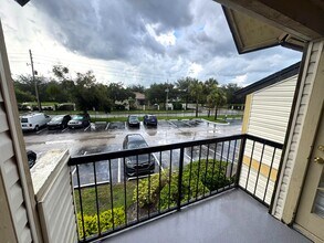 1924 Lake Atriums Cir in Orlando, FL - Building Photo - Building Photo