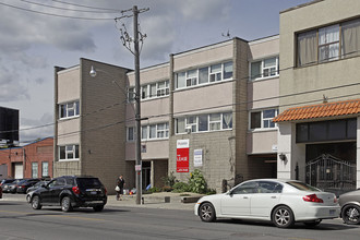 1136 Dupont St in Toronto, ON - Building Photo - Building Photo