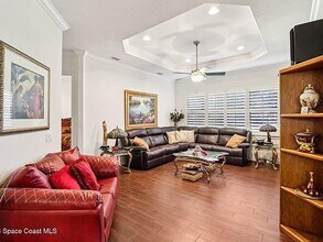 121 Seminole Ln in Cocoa Beach, FL - Foto de edificio - Building Photo