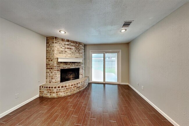 14318 Ella Lee Ln in Houston, TX - Building Photo - Building Photo
