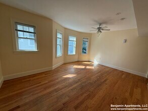 94 Brook St, Unit 2 in Brookline, MA - Foto de edificio - Building Photo
