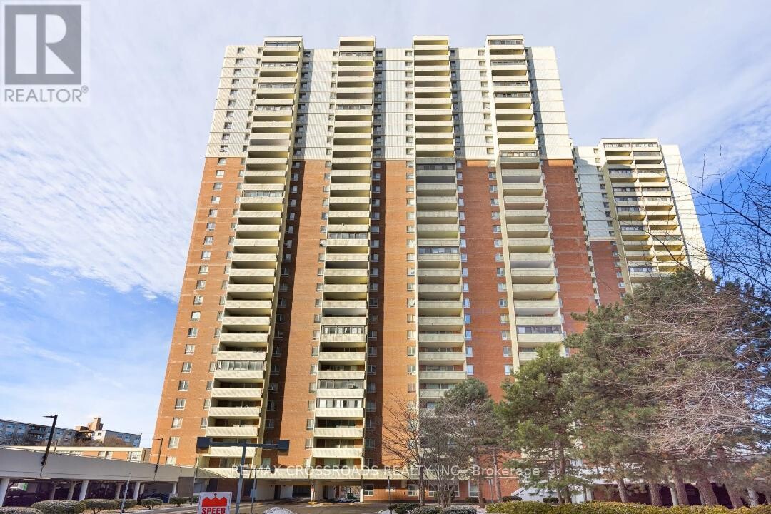 1-211 Massey Square in Toronto, ON - Building Photo
