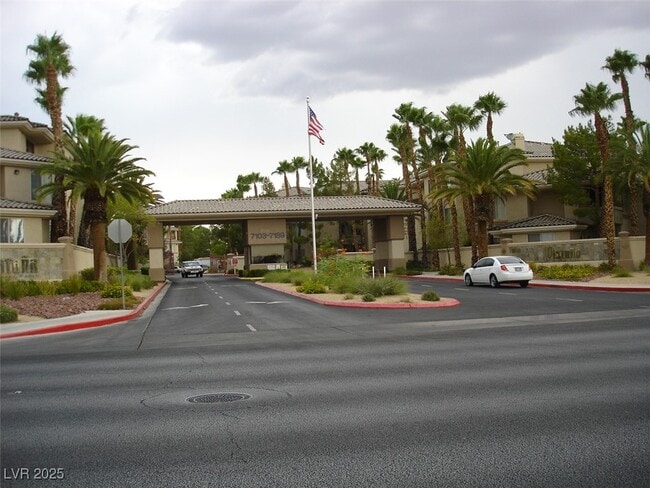 7139 S Durango Dr in Las Vegas, NV - Building Photo - Building Photo