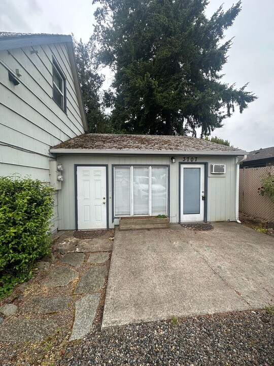 3705-3707 Cherry Ave NE in Keizer, OR - Building Photo