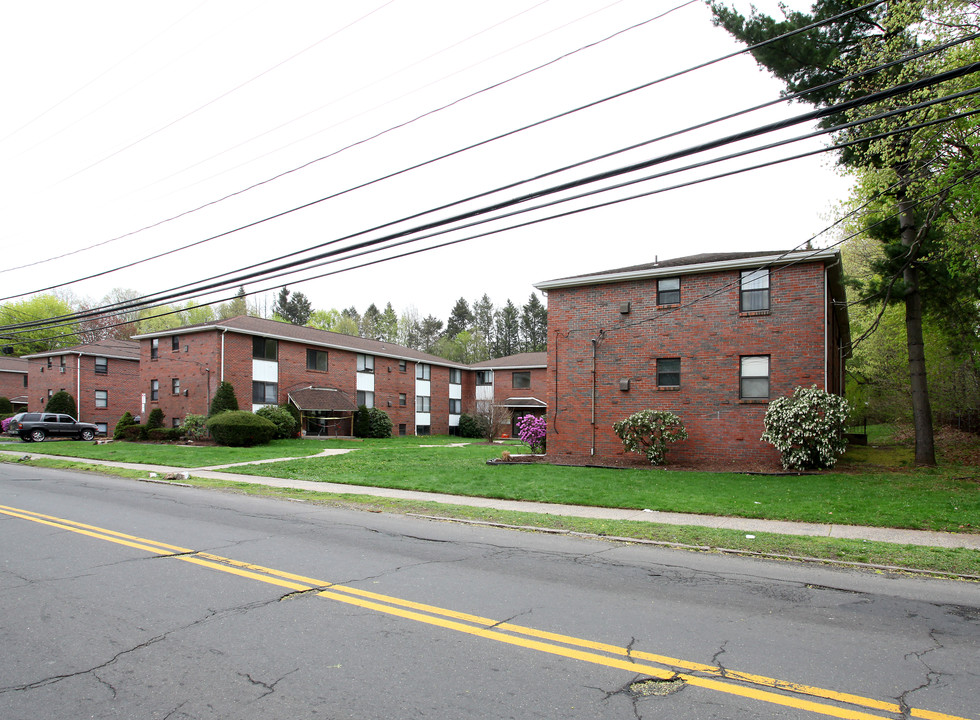 Allen Court in New Britain, CT - Foto de edificio