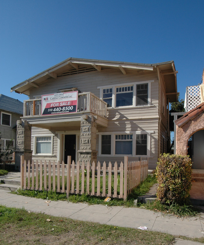 3907 S Hill St in Los Angeles, CA - Building Photo - Building Photo