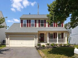 8808 Yellowthroat Ct in Gainesville, VA - Building Photo
