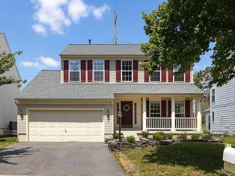 8808 Yellowthroat Ct in Gainesville, VA - Foto de edificio