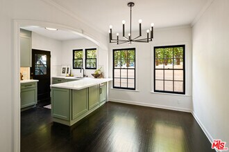 1954 Hillcrest Rd in Los Angeles, CA - Building Photo - Building Photo