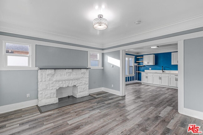 property at 641 W 43rd St