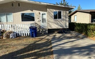 60 Carleton Dr in Saskatoon, SK - Building Photo