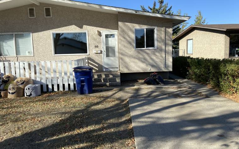 60 Carleton Dr in Saskatoon, SK - Building Photo