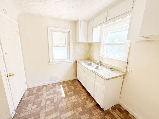 15901 Lotus Dr in Cleveland, OH - Building Photo - Building Photo