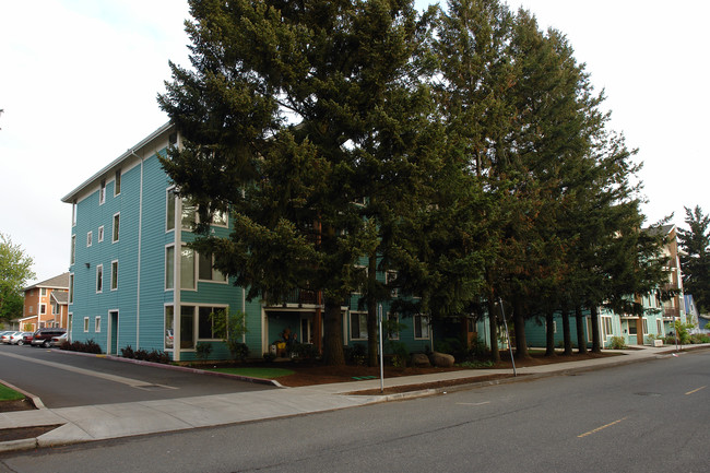 Lincoln Woods Apartments in Portland, OR - Building Photo - Building Photo