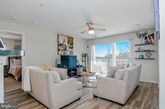 1066 Gardenview Loop in Woodbridge, VA - Building Photo - Building Photo