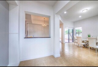 8362 NW 39th Ct in Pembroke Pines, FL - Building Photo - Building Photo