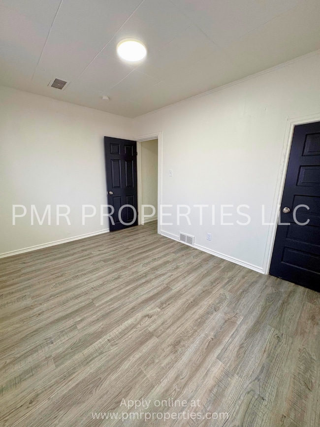 2417 S 10th St in St. Joseph, MO - Foto de edificio - Building Photo