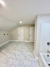 16 Crompton St, Unit 1 in Worcester, MA - Foto de edificio - Building Photo