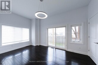 2015 Deerview Common in Oakville, ON - Building Photo - Building Photo