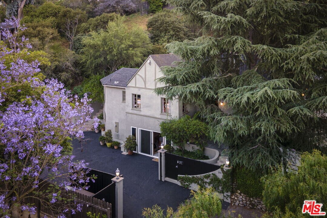2111 Upper Kress St in Los Angeles, CA - Building Photo