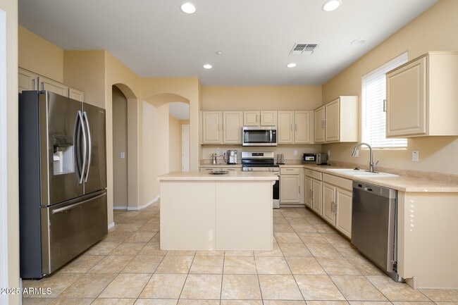 12101 W Dove Wing Way in Peoria, AZ - Building Photo - Building Photo