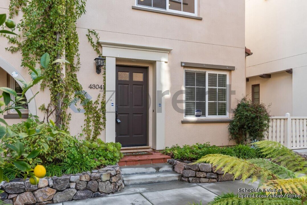 43041 Calle Esperanza in Fremont, CA - Building Photo