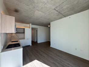 167 N Desplaines St in Chicago, IL - Foto de edificio - Building Photo