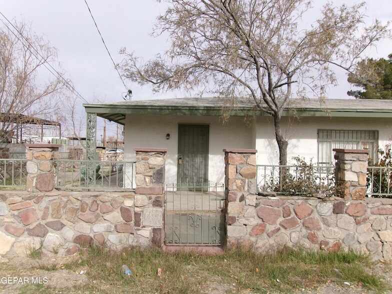 7250 1st St, Unit 06-306 in Canutillo, TX - Building Photo