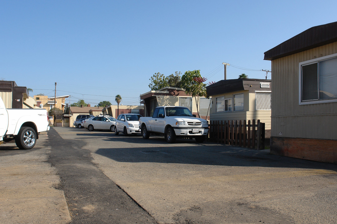 2252 Smythe Ave in San Ysidro, CA - Building Photo