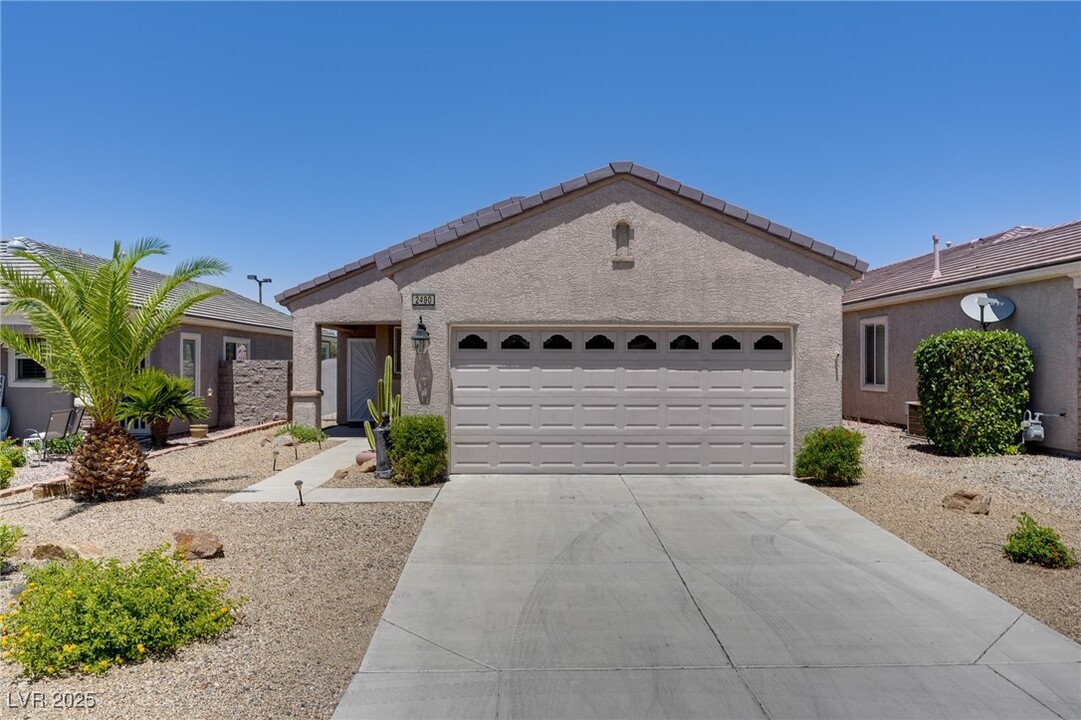 2490 Evening Twilight Ave in Henderson, NV - Building Photo