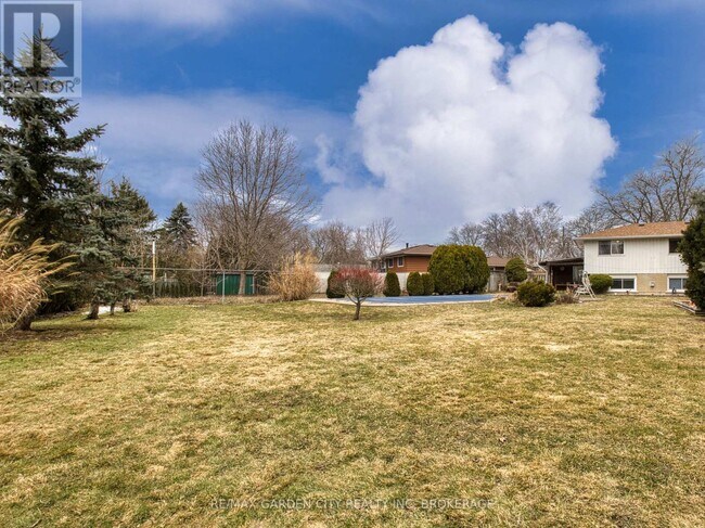 38 Cypress St in St Catharines, ON - Building Photo - Building Photo