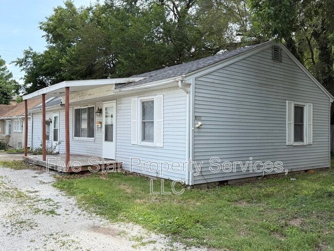 property at 1028 W Iles Ave