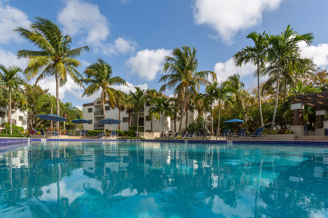 Emerald Palms Apartment in Miami, FL - Building Photo