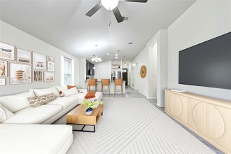 258 Pettigrew Path in Buda, TX - Foto de edificio - Building Photo