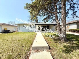 5337 Riviera Dr in Fort Wayne, IN - Building Photo