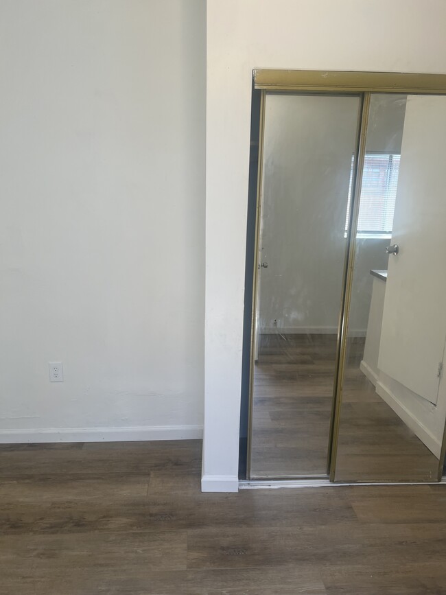 3853 Bentley Ave in Culver City, CA - Foto de edificio - Building Photo