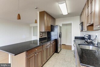 9701 Fields Rd in Gaithersburg, MD - Building Photo - Building Photo