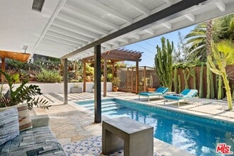 6570 Lakeridge Rd in Los Angeles, CA - Building Photo - Building Photo