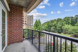 The Rocca Piazza at Paces in Atlanta, GA - Foto de edificio - Building Photo