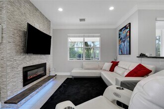 6047 Seminole Gardens Cir in Riviera Beach, FL - Building Photo - Building Photo