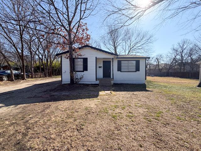 410 N Flat St in Waxahachie, TX - Building Photo