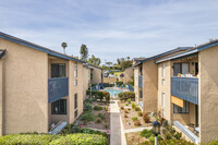 24331-24351 Selva Rd in Dana Point, CA - Foto de edificio - Building Photo