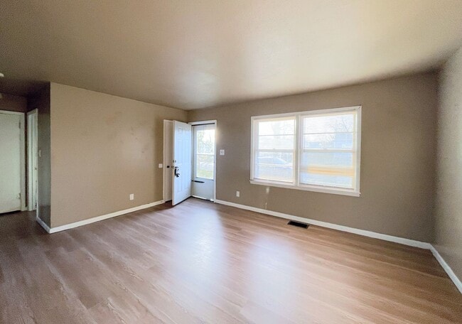 30 Halsey Dr in Hutchinson, KS - Building Photo - Building Photo