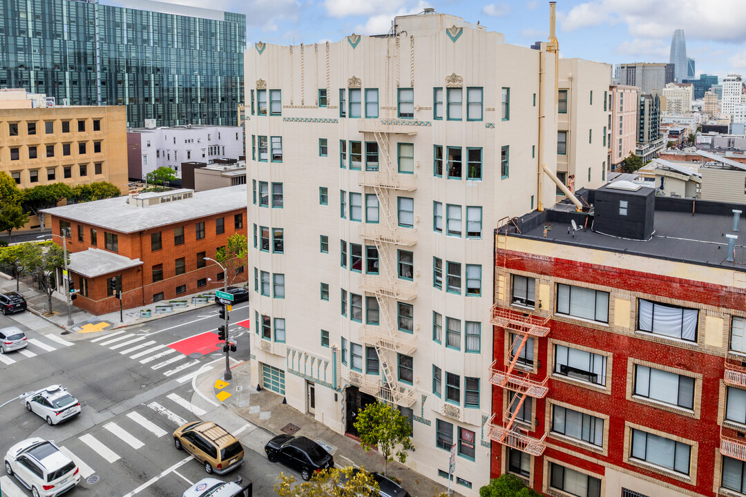 1050 Franklin St in San Francisco, CA - Building Photo