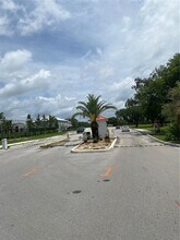 2841 Somerset Dr in Lauderdale Lakes, FL - Building Photo - Building Photo