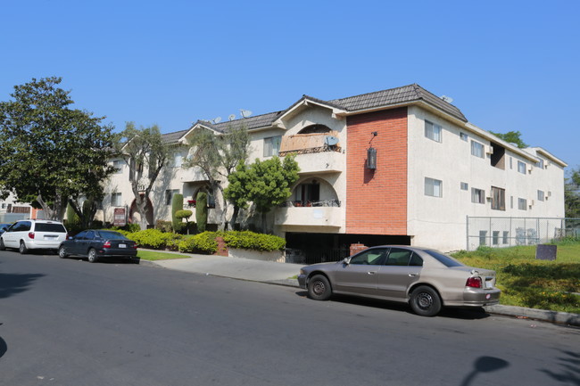 5335 W 99th Pl in Los Angeles, CA - Foto de edificio - Building Photo