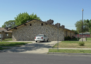 1120-1130 W 12th St in Merced, CA - Foto de edificio - Building Photo