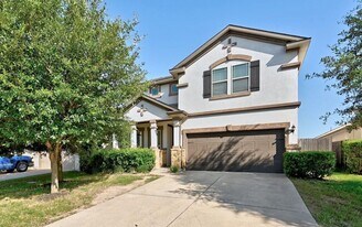 374 Wincliff Dr in Buda, TX - Building Photo