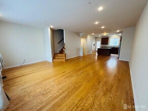 38 Bond St in North Brunswick, NJ - Building Photo - Building Photo