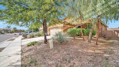 6678 W Fishermans Dr in Tucson, AZ - Foto de edificio - Building Photo